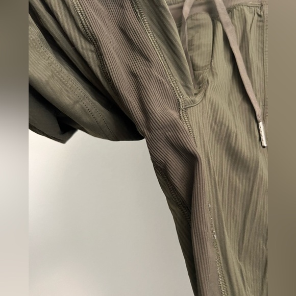 Lululemon Dance Studio Crop Joggers Sweatpants 25" - Dark Olive - Size 4 - Picture 7 of 16